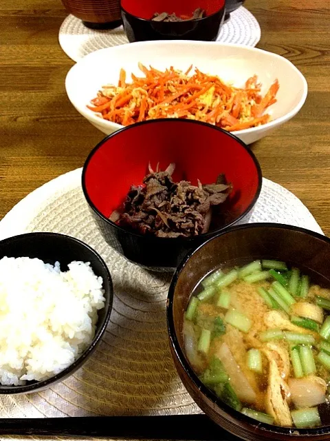 牛肉とごぼうのしぐれ煮 にんじんしりしり カブと油揚げの味噌汁|あゆみさん