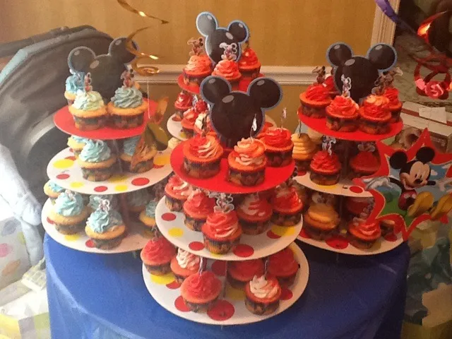 Mickey mouse cupcakes|demetra oliverさん