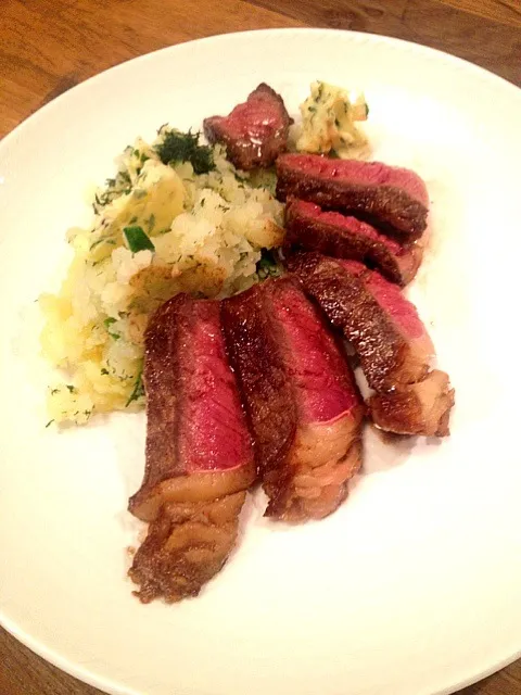 Snapdishの料理写真:Prime beef (rare), garlic butter and stomped potatos.|wallさん