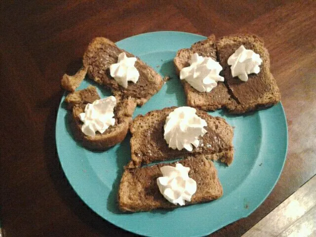 Whipped cream and nutella sammiches|Hira Mubeenさん