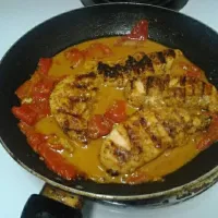 Snapdishの料理写真:grilled chicken with cottage cheese sauce|Hira Mubeenさん