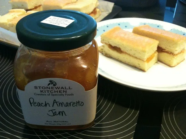 Japanese cotton sponge sandwiched in peach amaretto jam|cocoさん