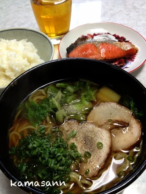 シマダヤのラーメン🍜、塩鮭、…と、ご・は・ん🍚(^^;;|かまさん