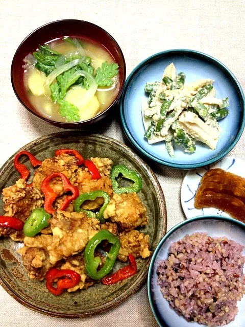 晩ご飯（唐揚げ.蓮根インゲンのサラダ・ジャガ玉春菊の味噌汁）|さかぽんさん