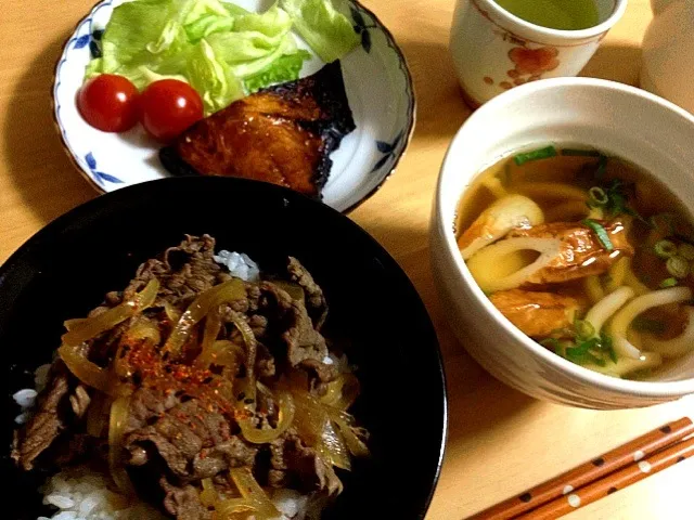 Snapdishの料理写真:牛丼＆ミニうどん＆ツボ鯛みりん干し|ともこさん