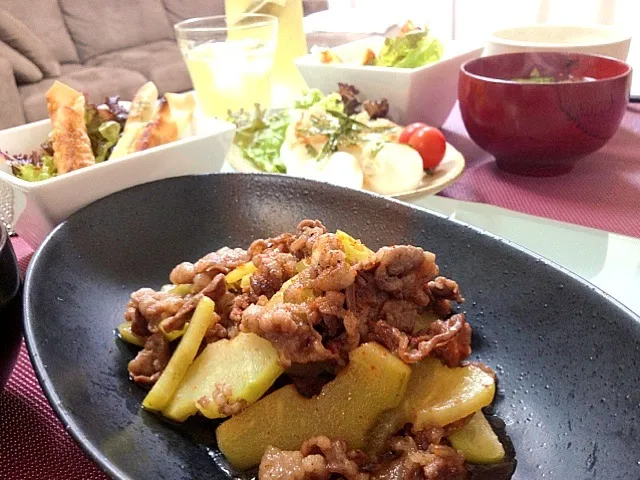 チャーテと牛肉の甘辛炒め＆ミニ春巻きのサラダ＆長芋スライス＆白菜の味噌汁( ´ ▽ ` )ﾉ|Sasaさん