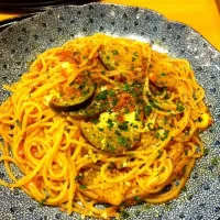 Snapdishの料理写真:なすとモッツァレラのミートソーススパゲティ|チアキ.ローランさん