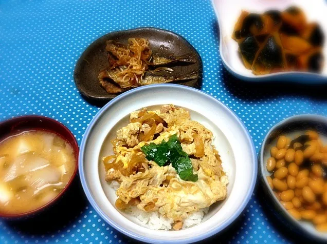 親子丼、あじ南蛮、カボチャの煮物、煮豆、里芋の味噌汁|chikaさん