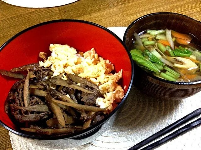 Snapdishの料理写真:牛ごぼう丼 根菜の和風スープ|あゆみさん