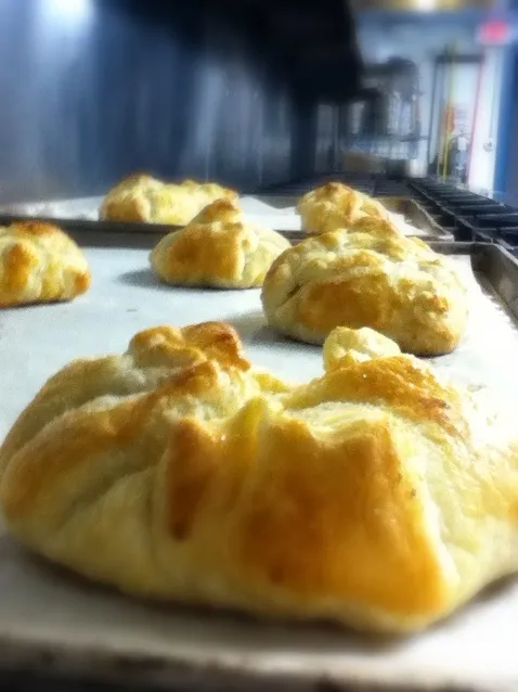 Apple turnovers with sea salt, made at school|Megan Sweetさん