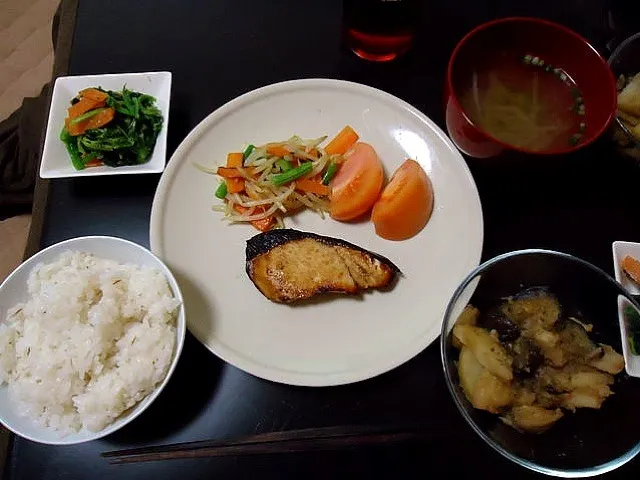 2012.ブリのニンニク醤油定食(タニタ)|はるさん