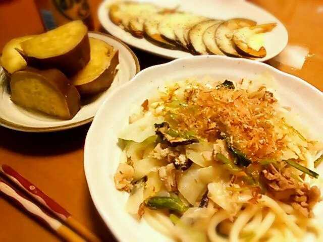 焼きうどん、蒸しサツマイモ、かぼちゃのチーズ焼き|ゆっきーさん