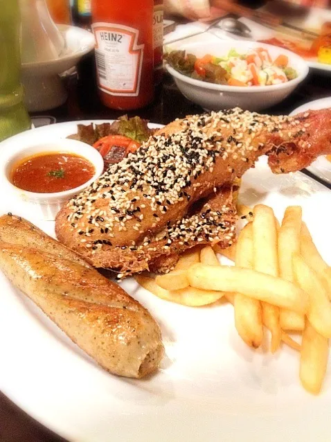 Crispy fried sesame chicken with German sausage|PhUnGさん