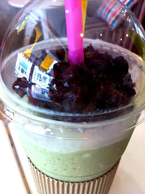 Green tea smoothy with sweet redbean|Issara. 🍴さん