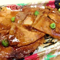 Snapdishの料理写真:豚丼のお弁当|Shihoさん