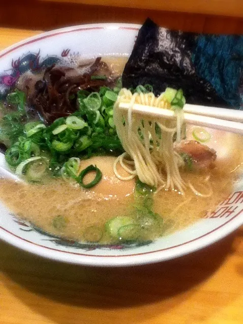 博多ラーメンセンター@飯田橋 で特製ラーメン|hoppycowさん