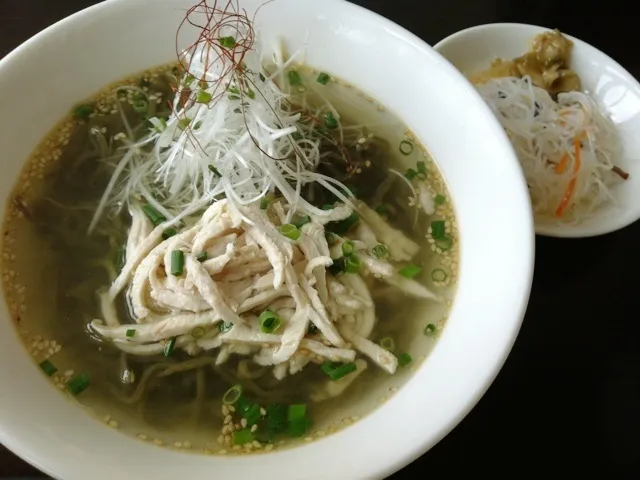 今日の賄い…蒸し鶏の翡翠ラーメン|KAORIさん