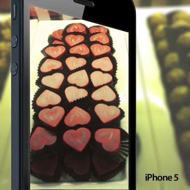 Snapdishの料理写真:Strawberry heart shape chocolate pralines|laumeikuanさん