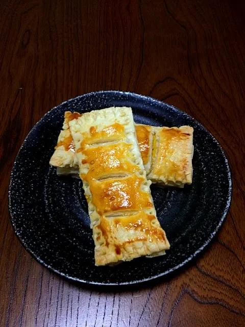 子供が幼稚園で掘ったさつまいもでスイートポテトパイ🎶|かよさん