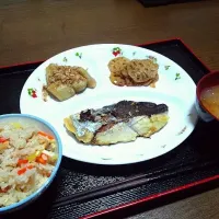 まこもご飯、鰆の味噌漬け焼き、里芋の煮物、れんこんのきんぴら、じゃがいもと玉ねぎのみそ汁|あすかさん