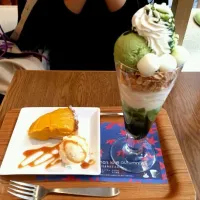 Snapdishの料理写真:nana's green teaのかぼちゃケーキと抹茶白玉パフェ|りほさん