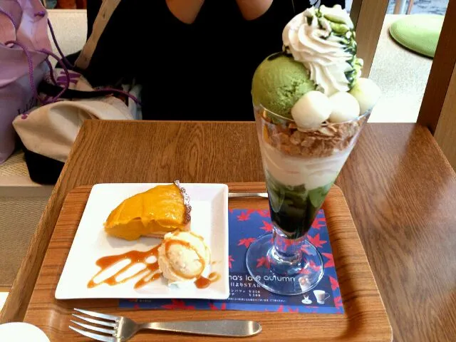 Snapdishの料理写真:nana's green teaのかぼちゃケーキと抹茶白玉パフェ|りほさん