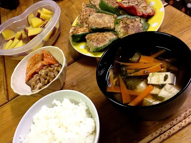 Snapdishの料理写真:ピーマンの肉詰め 夕食|ひいたんさん