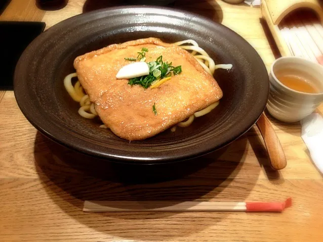 Snapdishの料理写真:大判きつねうどん@百膳|らーめん好き！さん