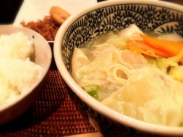 白菜スープに里芋煮転がし、牛肉と糸こんにゃくの佃煮。年寄りっぽいね〜(･_･;|松浦有里さん