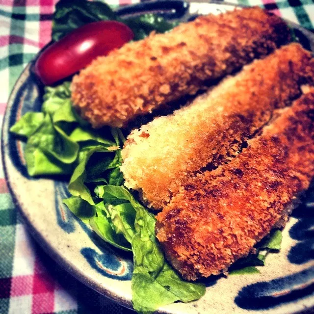 【今夜のウチご飯】ササミチーズカツ，厚揚げと玉ねぎの味噌汁，新米。昨日の残りの肉じゃが，じゃがいもがトロッとなってて残ってたから，お行儀悪いけど，ご飯に乗っけて食べる♪うまうま～っっ！！！|takuya KAWANOさん