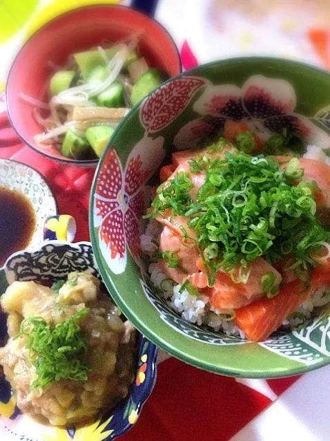 トロサーモン丼 昨晩の肉じゃがを添えて|ティノさん