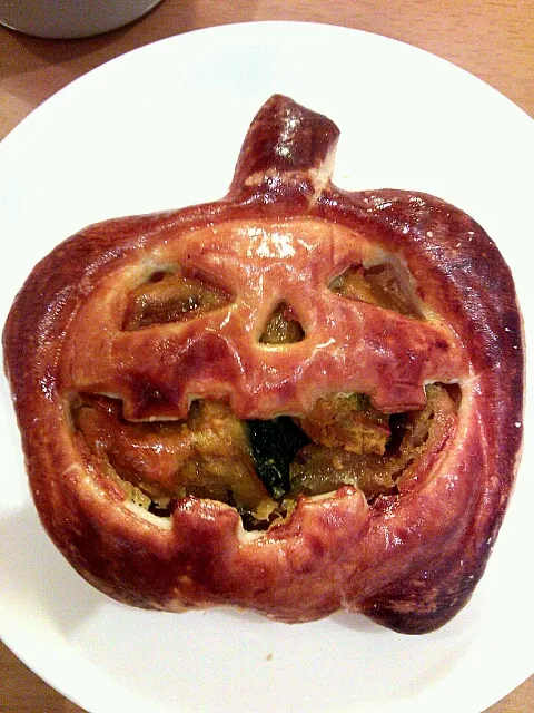 神戸屋キッチン、期間限定ハロウィンパイ|沖山綾さん