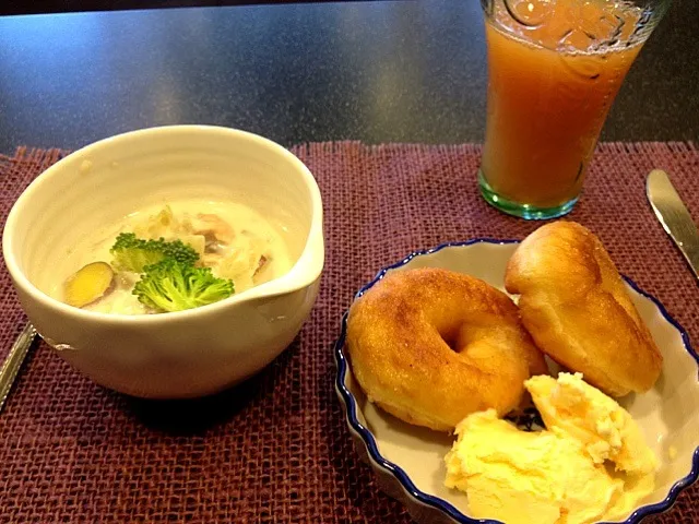 ドーナツのアイス添え、お野菜たっぷり鮭のミルクスープ、グレープフルーツジュース|masakoさん