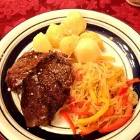 Snapdishの料理写真:Steak, spaghetti squash and potatoes|Karenさん