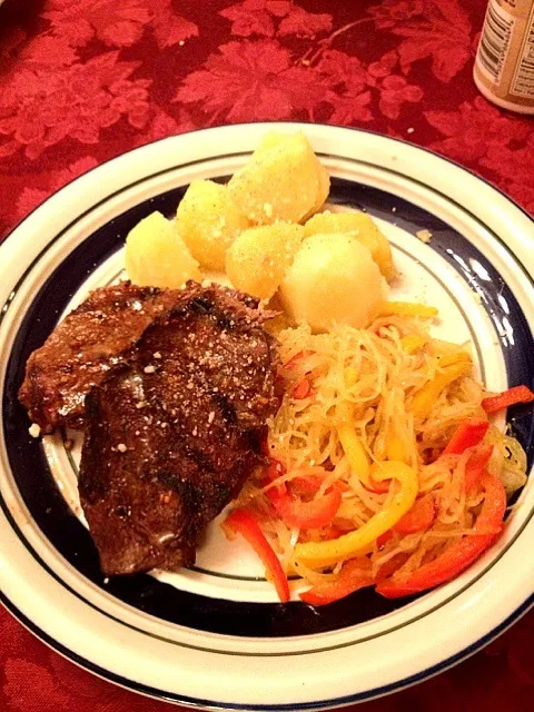 Steak, spaghetti squash and potatoes|Karenさん