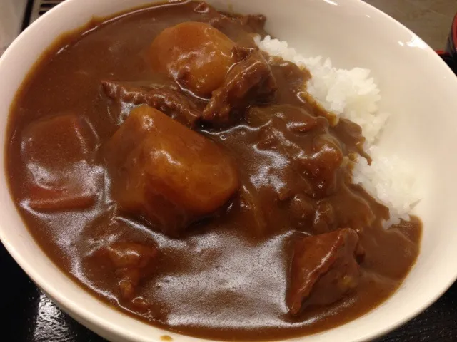 牛スジカレー丼。お袋の味系。|たけうちさん