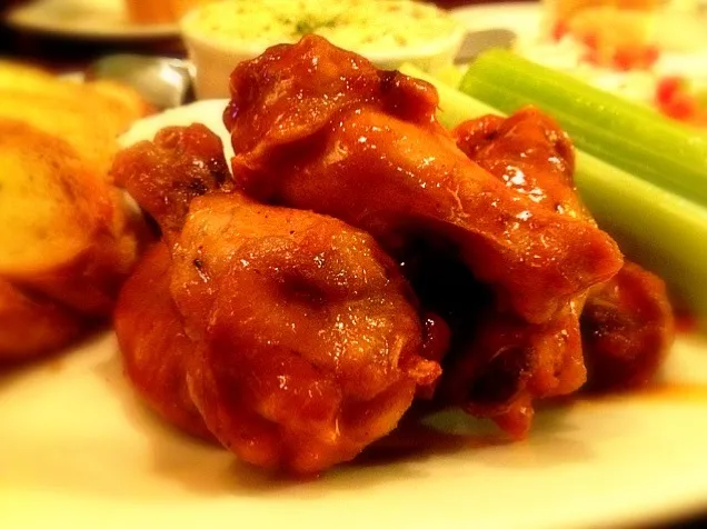 Buffalo chicken wings @ GB|Larry Chuさん