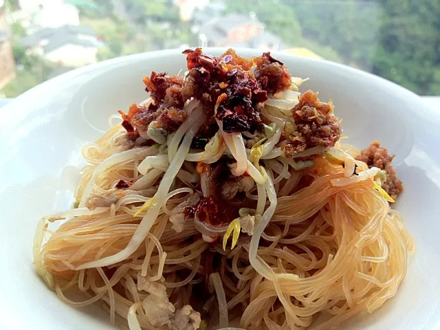 Taiwan style fried rice noodles with XO sauce and chili sauce|Larry Chuさん