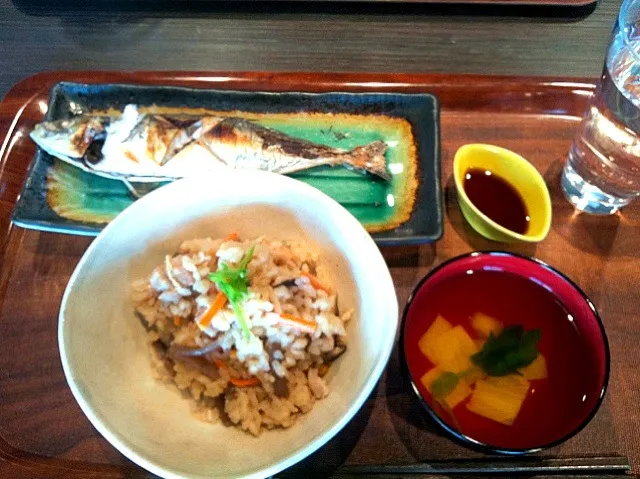 鯵塩焼き  炊込みごはん お吸い物|ナベさん