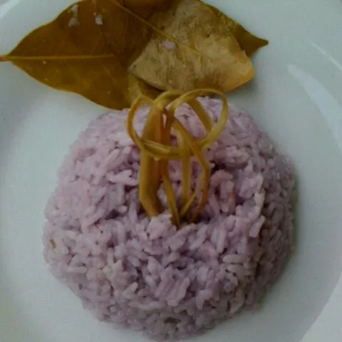 Snapdishの料理写真:Nasi Liwet Ubi Ungu (Sweet Potato Rice)|nadia farhaniさん