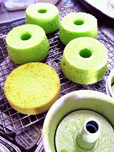 Snapdishの料理写真:Mini Pandan Chiffon Cake|genさん