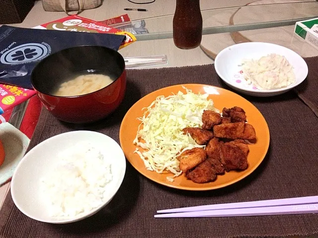 Snapdishの料理写真:とりのからあげ、ポテトサラダ|さうぴーさん