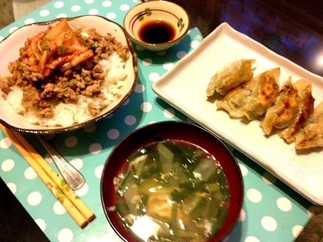 納豆そぼろ丼、餃子、中華スープ|なおさん