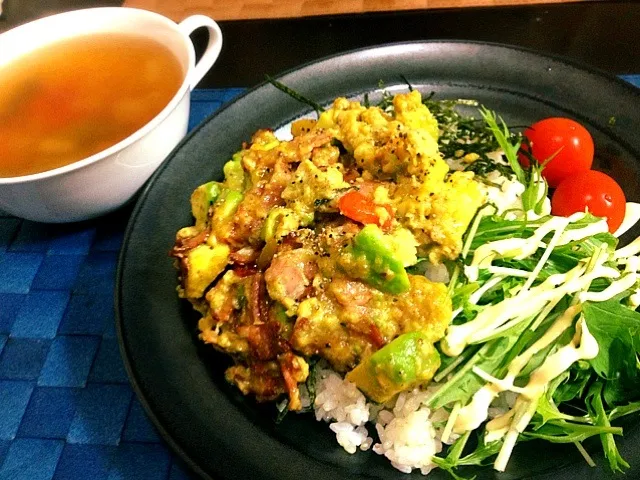 カフェ風アボガド丼カルボナーラ味・コンソメスープ|じゅんさん