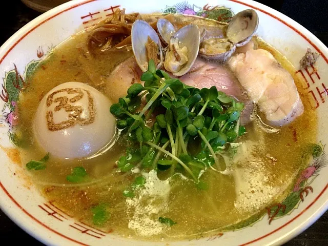 中崎壱丁 塩ラーメン  国産小麦100％ホクスイ麺3号麺 肉ソバ 味付けユズ塩玉子|nakasyさん