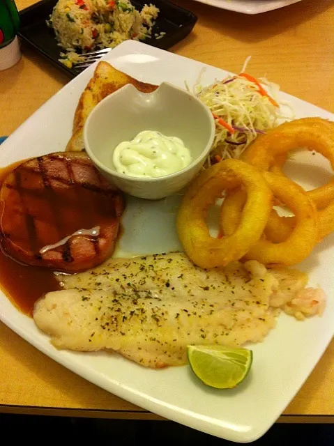 Ham steak and grilled dory combo|Kevin Boydさん