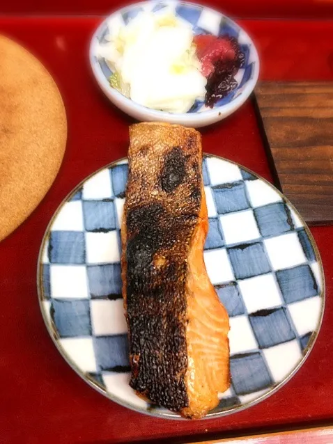 鮭醤油漬け焼き|炊かれたいオトコ おこん 小栁津さん