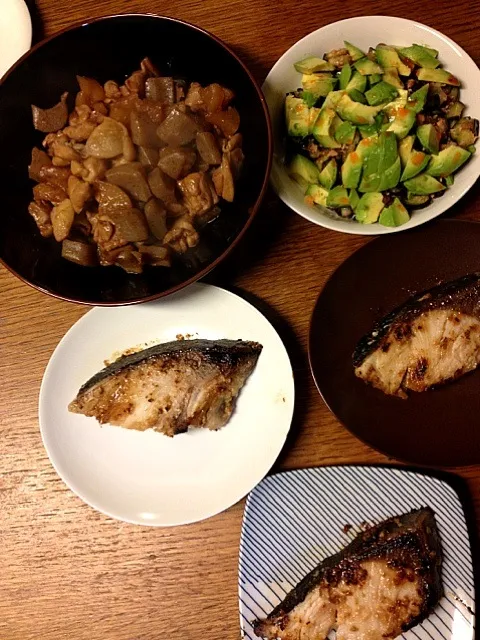 ★鶏と大根の煮物★ブリの塩麹焼き★なすびとシャケの浅漬けにアボカド|三宅 里美さん