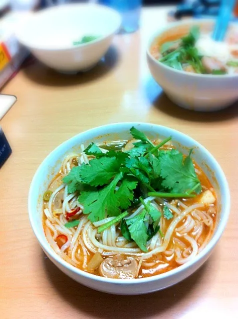 Snapdishの料理写真:トムヤムクンラーメン|yamada makikoさん