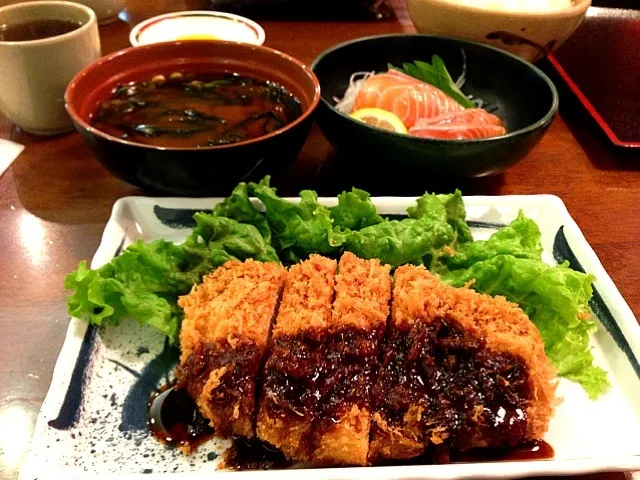 愛知県なので味噌カツと赤だし|ちびさん